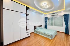 Lõi cầu giấy 7.4 tỷ nhà mới 5 tầng kính kong tặng full nội thất tiền tỷ về ở luôn