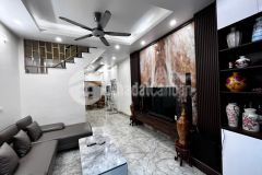 Nhà đẹp giá rẻ ô tô nhỏ đỗ cửa tình quang giang biên dt 50m2. giá 5.3 tỷ