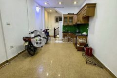 Cho thuê nhà nguyễn khang, cầu giấy 35m x 5t, 3pn4vs giá 12tr, ở nhóm 6 bạn