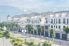 Bán gấp nhà mt đg nhựa 32 trước cổng vinhomes hậu nghĩa dt 5x22 trệt 3 lầu 6ty5