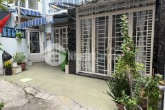 Nhỉnh 4 tỷ có ngay nhà 4 tầng btct 3pn, ban công, giếng trời lấy sáng.