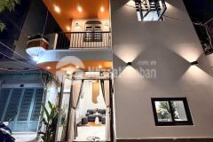 Mt hẻm thoáng nhà đẹp vị trí tốt.