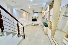 Nhà đẹp đông dư 3tầng oto đỗ cổng đầy đủ nội thất giá 4,5tỷ