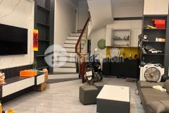 Bán gấp nhà phố dịch vọng, 63m², 5 tầng, ô tô đỗ cửa, giá 17.8 tỷ