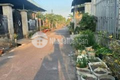 Vợ chồng ly dị bán gấp chia tài sản nhà ở bà điểm hóc môn. dt 80m2, giá 810 triệu. shr