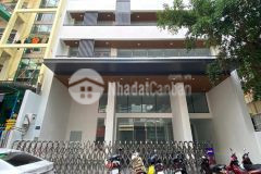 Bán toà văn phòng hoàng quốc việt, 80m2 7.5 tầng thang máy, chỉ 42 tỷ 0987104878