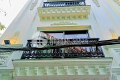 Nhà đẹp hiếm nội thất xịn ô tô nhỏ vào nhà ngõ phố giang biên dt 30m2. giá 6.5 tỷ