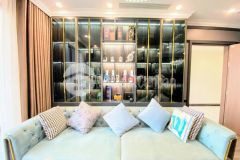 Chính chủ gửi bán căn hộ 2pn1 căn góc tòa r1.01 tầng 18 74m2, nội thất xịn xò, view siêu thoáng