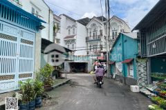 Chủ về quê bán nhà dt 4.5x14m, 3 tầng, hxh 5m, tại chợ thạnh xuân, giá 6.2 tỷ