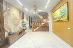 Bán nhà kim đồng hoàng mai, hai mặt đường ô tô rộng, rất gần phố, nhà đẹp, kinh doanh.