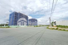 Vị trí sáng đẹp ngang chung cư đang xây cg bán nền 90.8m² đường số 5 kdc đông phú