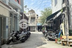 Ngay chợ phạm văn hai thoáng sáng 3 mặt, hẻm vf3, sát mặt tiền 8 tỷ.