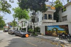 Biệt thự 180m² 4 tầng thang máy, sát công viên 365 giá chỉ 56 tỷ