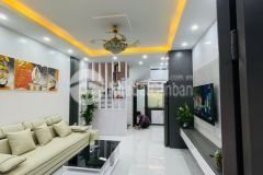 Hoàng quốc việt ngõ nông gần phố dân xây 5 tầng 5m mặt tiền 33m2 7.9 tỷ