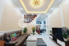 Bán căn nhà 5 tầng rất đẹp, ngõ thông gần đường ô tô tránh, phố trương định hoàng mai.