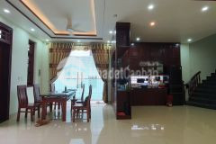 Cần bán nhà dân xây bát khối long biên ôtô vào nhà 130m 2t mặt tiền rộng tiện ích