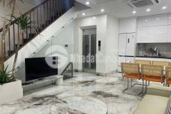 Cho thuê nhà riêng ngõ 150 hoa bằng cầu giấy 35m x 6t giá 25tr nhà đẹp thang máy