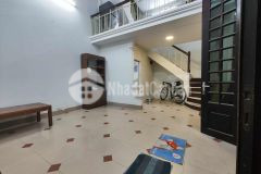 Cho thuê nhà nguyên căn đường đê la thành, ba đình gần ngọc khánh, nhà đẹp, 30m ra phố nhà nguyên că