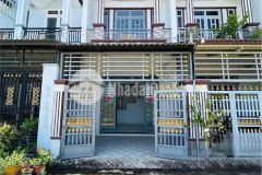 Thanh ly gâp nha 1 trêt 1 lâu nha ơ xa hôi gân câu chơ đêm binh chanh tphcm.