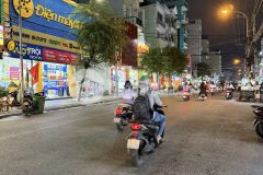 Bán nhà mặt tiền tân bình ngang 4.2m cạnh chợ sân gofl sổ vuông mua bán tấp nập