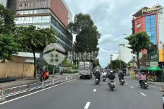 Chỉ 9.5 tỷ có nhà hxh nguyễn thái sơn ngang 4.6m 5 tầng có hầm 64m2 gần bv 175 tặng nt gỗ