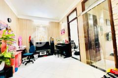 Ban nha thinh hao dân xây 2 thoang rưc rơô chơ thang may3 bươc ra oto 40m2