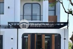 Bán gấp nhà 2 tầng gần ubnd long hoà cần đước 100m2, shr giá 2.3 tỷ,shr