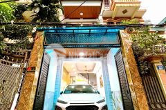 Siêu phẩm thanh xuân, gara 7 chỗ, 10m ra hồ, 50m2, 15.5 tỷ sổ vuông đẹp.