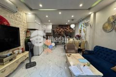 Bán nhà gần hồ ba mẫu 42m25t mt rộng, 30m ra ô tô tránh, ngõ thông, trước nhà rộng, hơn 12 tỷ