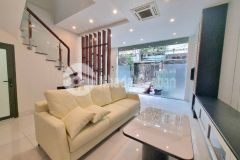 Nhà đẹp nhất tựu liệt lô góc ô tô tránh kinh doanh