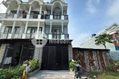 Nhà mặt tiền ở bến lức long an,2 lầu 4 phòng ngủ,4 nhà vệ sinh 3,511