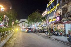 Nhà xây mới full nội thất, thang máy, mặt đường lớn, lô góc 3 thoáng