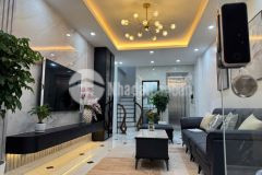 Bán nhà tân mai thang máy sát ô tô tránh 35m2 x 5tầng giá chỉ 8.7 tỷ