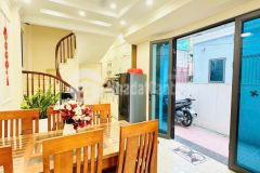 Nhà đẹp nội thất hiện đại gần đường ô tô ngõ phố ngọc thụy dt 36m2. giá 7.7 tỷ