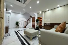 Siêu phẩm nhà ngõ 24 ngọc lâm, long biên 33m2, 6t giá 8,25 tỷ ô tô đỗ gần