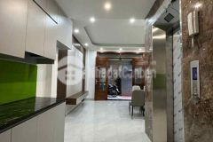 9.86 tỷ nhà thang máy đang hoàn thiện văn chương cách ô tô vài bước, sân rộng trước nhà.