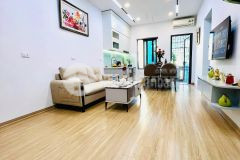 Bán căn hộ tập thể đường nguyễn chí thanh, ngay mặt phố, nhà đẹp full nội thất, lô góc 3 mặt thoáng