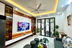 Bán nhà thạch bàn, long biên 5t, 41m2 chỉ 7,9 tỷ ngõ thông trước nhà