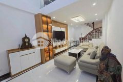 Nhà đẹp xây mới full nội thất hiện đại ngõ phố phúc lợi dt 31m2. giá 6.55 tỷ