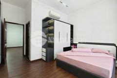 Bán nhà mặt tiền kdc hồng phát gần vòng xoay ngã năm hoàng quốc việt giá 6,150 tỷ