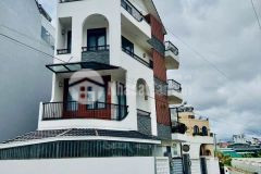 Bán gấp căn nhà lô góc thoáng đẹp view vĩnh viễn phường 8