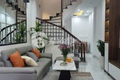 Tôi bán nhà ngõ 25 bùi huy bích ô tô đỗ cạnh công viên 33m2 chỉ 7.19 tỷ. lh 0989626116