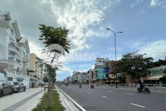 Bán biệt thự 3 lầu mái thái ngang 11m 275m2 có hầm t.máy dương quảng hàm tặng nt 46.8 tỷ.