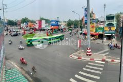 Bán nhà mặt tiền đỉnh ngay vòng xoay đầm sen