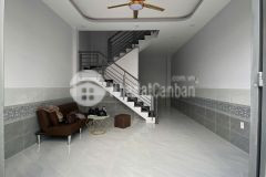 Nhà mới xây giá rẻ bất ngờ gần chợ đình, cách cầu lớn hóc môn 2km