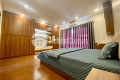 Nhà đẹp nội thất hiện đại ô tô đỗ cửa giá rẻ ngõ phố thạch bàn dt 42m2. giá 10.9 tỷ