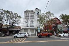 Cần bán tòa nhà 10 căn hộ mặt tiền đường phù đổng thiên vương.