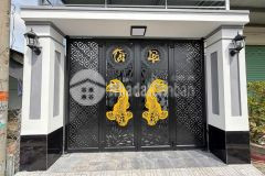 Nha măt tiên hem thông nhưa 10m gân chơ ba lat 5x20m gia 795 triêu