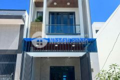 Bán nhà 1 trệt 2 lầu sân thượng đường số 2 kdc chiến thắng đối diện bệnh viện hoàn mỹ