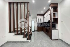 Nhà đẹp giá rẻ nội thất hiện đại gần đường ô tô ngõ phố ngọc thụy dt 32m2. giá 7.6 tỷ
